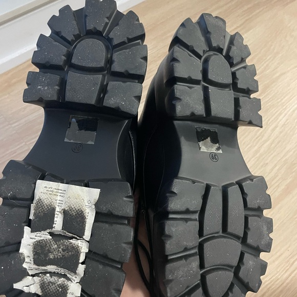 Pieces brogues worn twice - Picture 2 of 3